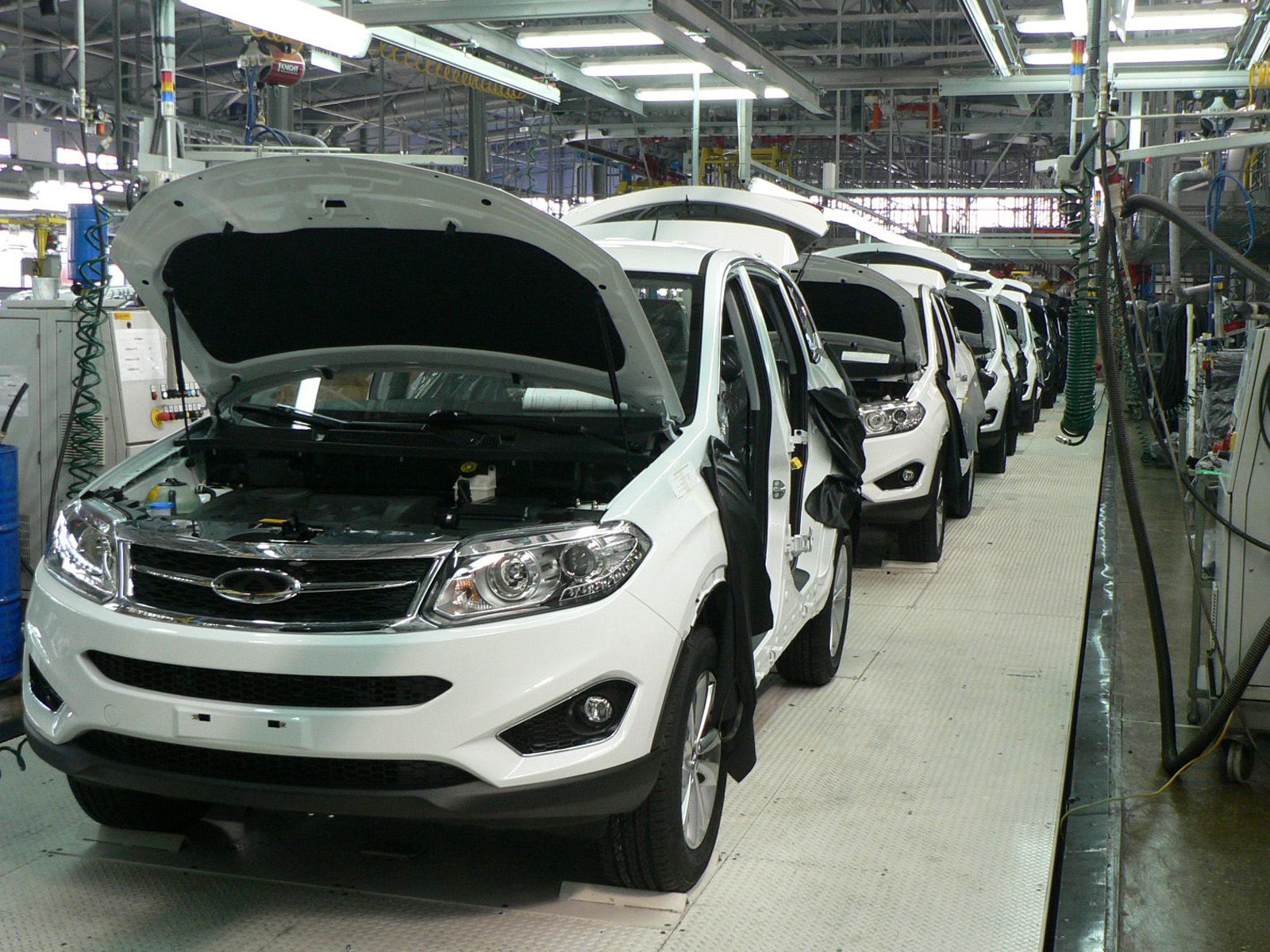 Китайский автопроизводитель Lifan начал использовать масла Лукойл для конвейерной заливки Китайский автопроизводитель Lifan начал использовать масла Лукойл для конвейерной заливки